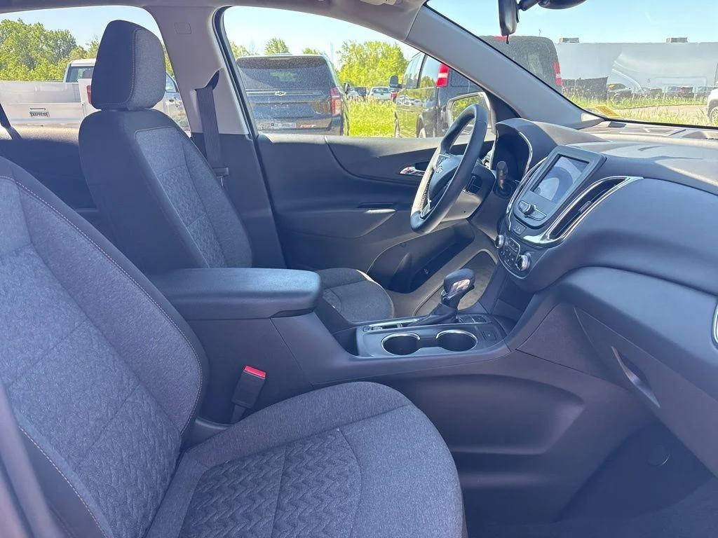 Used 2024 Summit White Chevrolet LT image 38