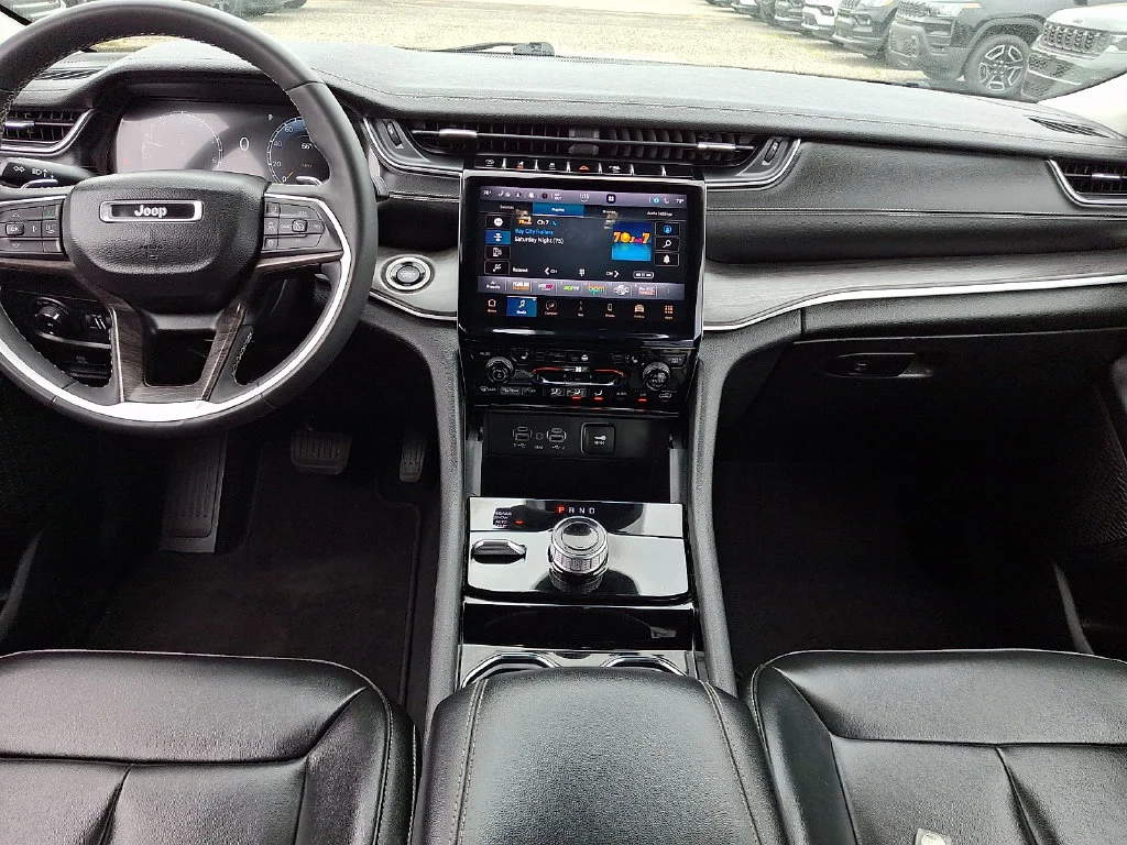Used 2023 Silver Jeep Limited image 16