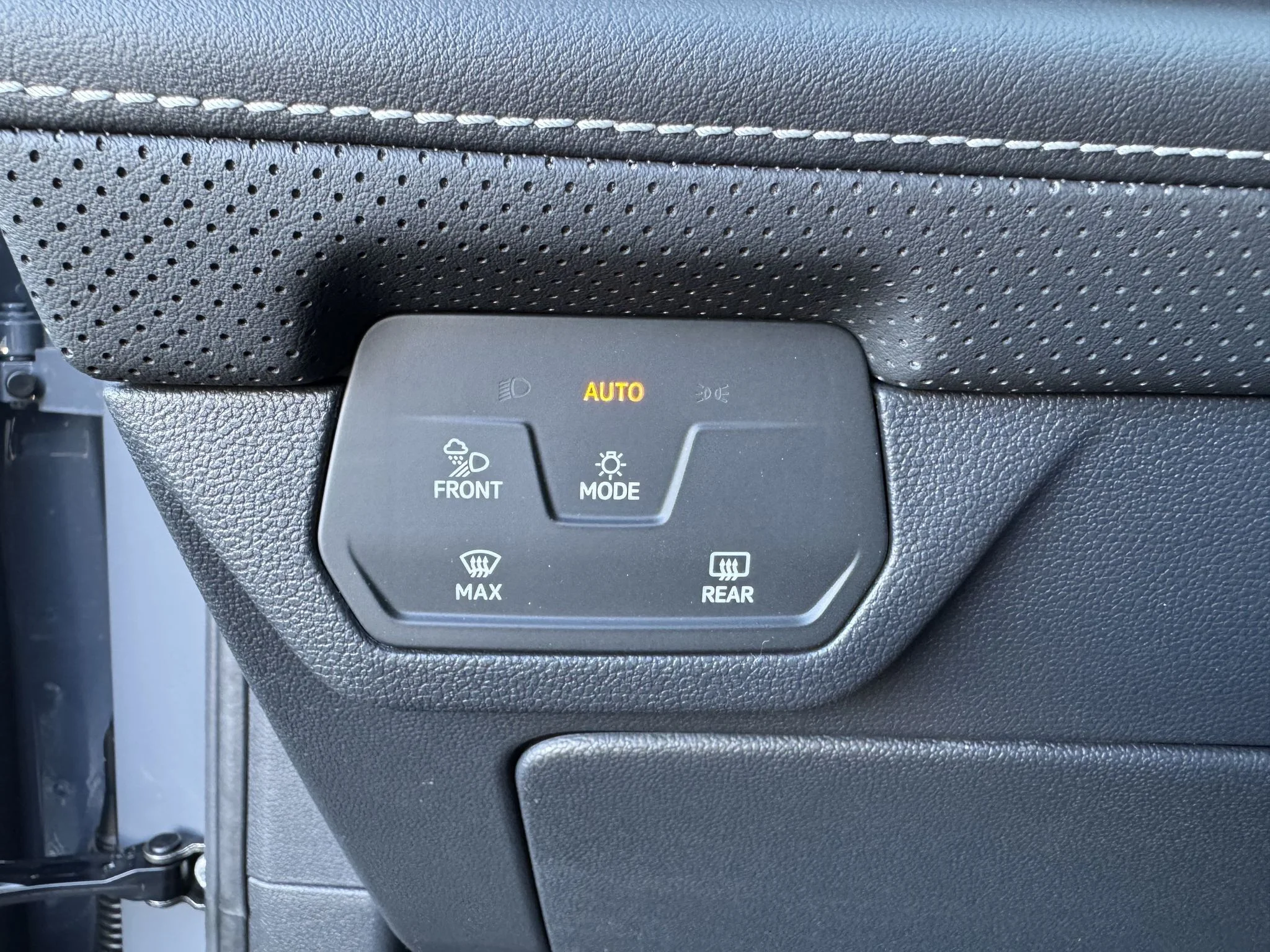 New 2026 Pure Gray Volkswagen 2.0T SE w/Technology image 32