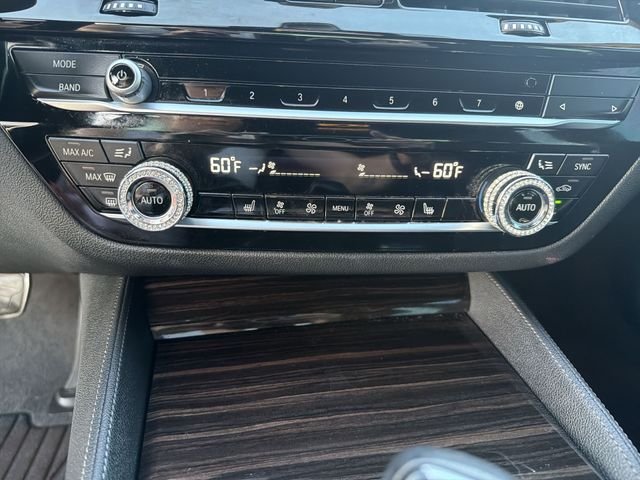 2021 BMW 5 Series M550i - Photo 22