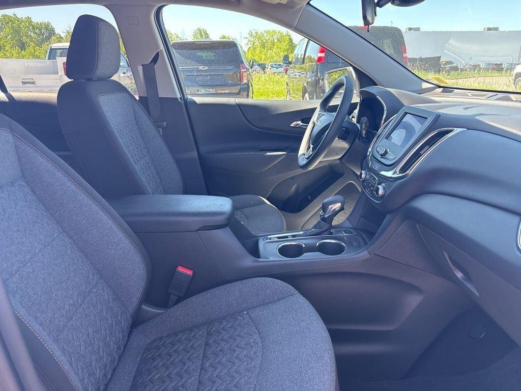 Used 2024 Summit White Chevrolet LT image 38