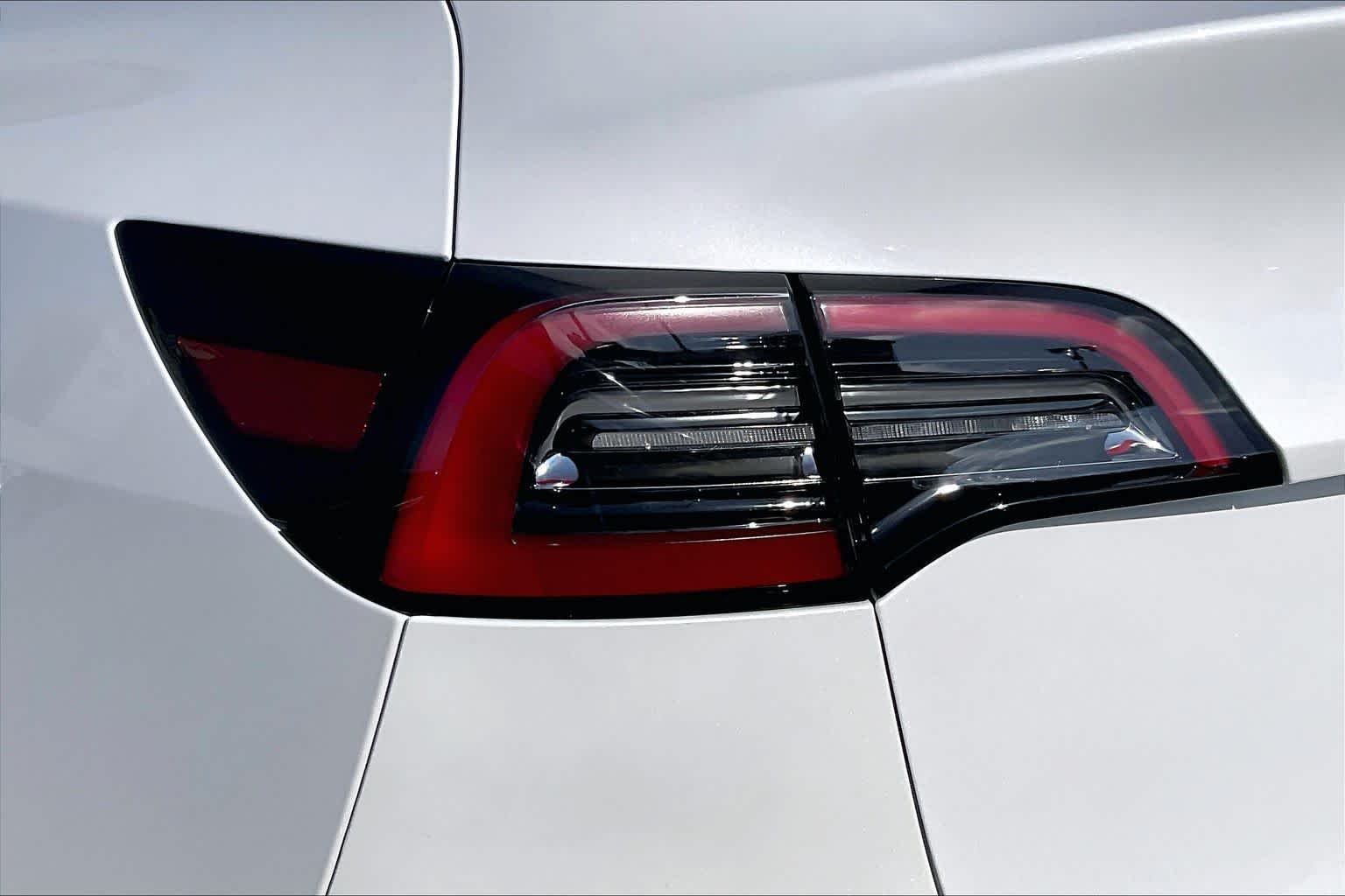 Used 2022 WHITE Tesla Long Range image 25