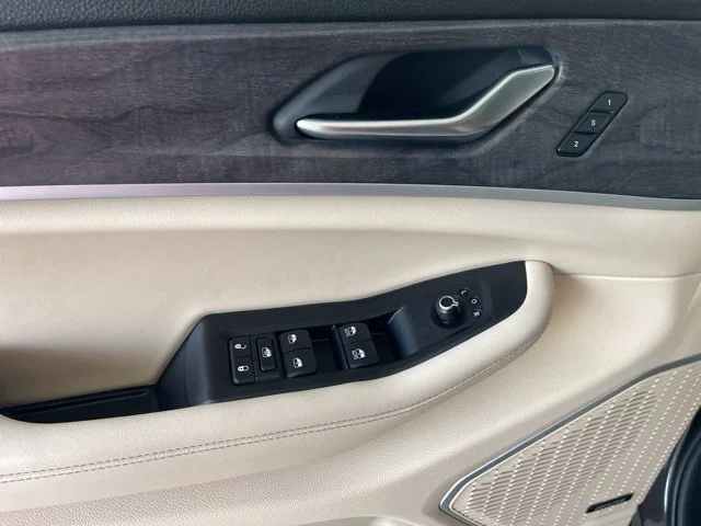 Used 2021  Jeep Limited image 17