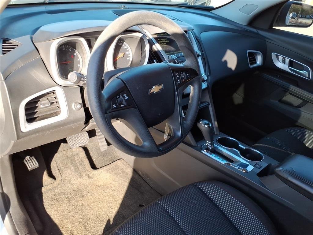 Used 2017 Summit White Chevrolet LS image 9