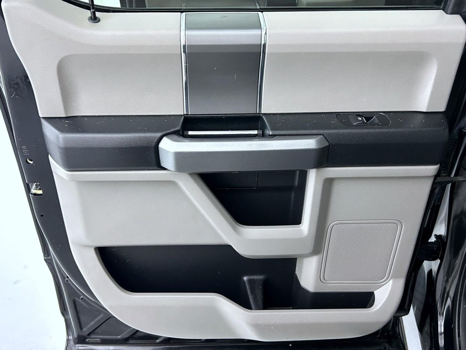 Used 2018 Shadow Black Ford XLT image 20