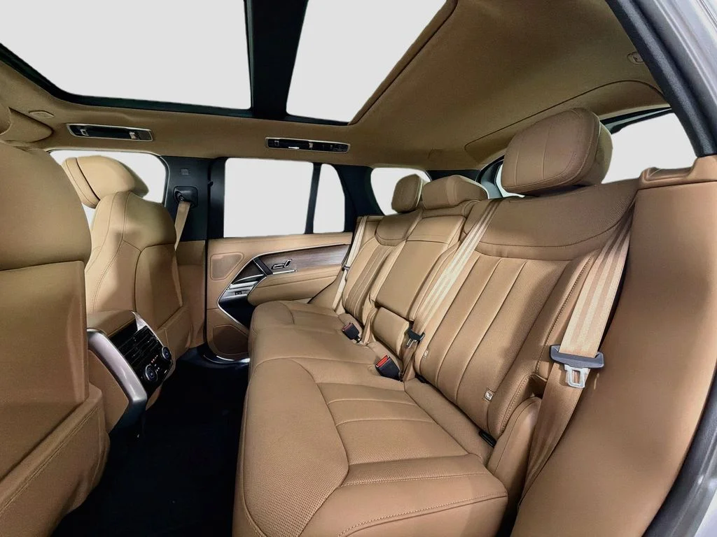 New 2026 Eiger Grey Land Rover SE image 26