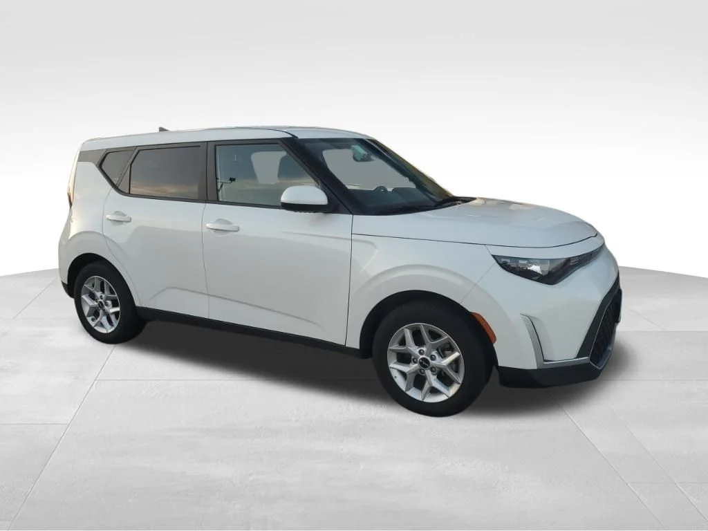Used 2025 White Kia LX image 7