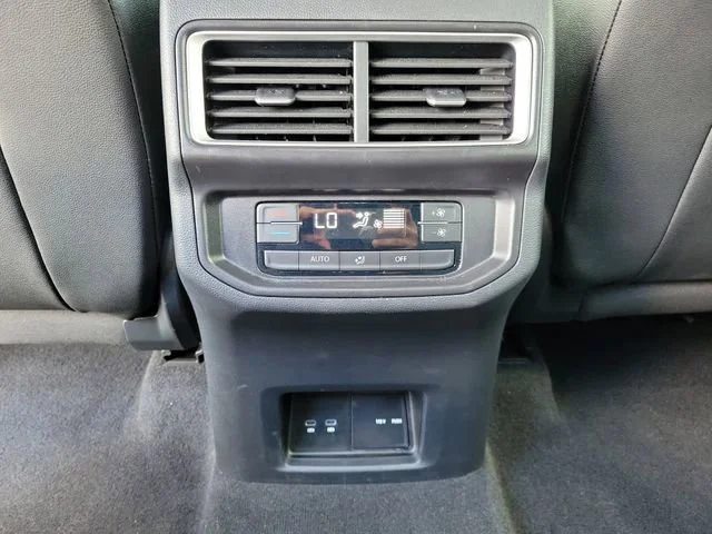2025 Volkswagen Atlas SE w/Tech - Photo 20