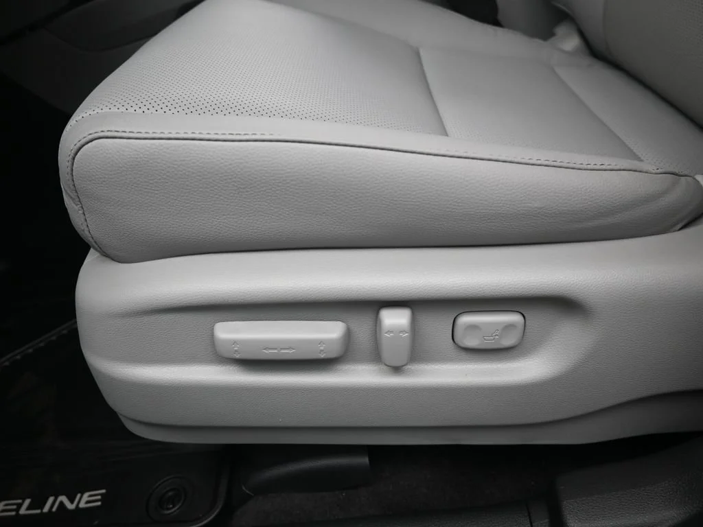 Certified Used 2026 Platinum White Pearl Honda RTL image 13