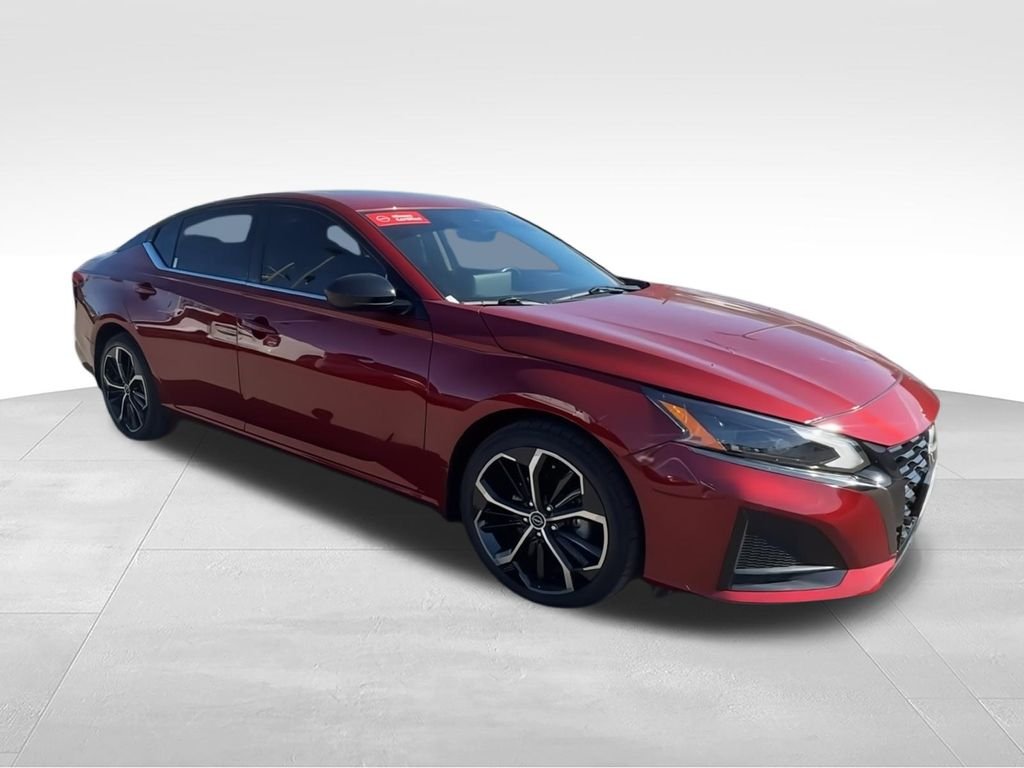 Used 2024 Red Nissan 2.5 SR image 2