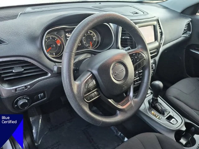 Used 2020 Silver Jeep Latitude image 18