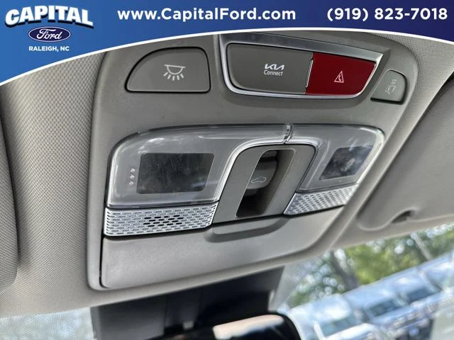 Used 2025 Black Kia S image 33