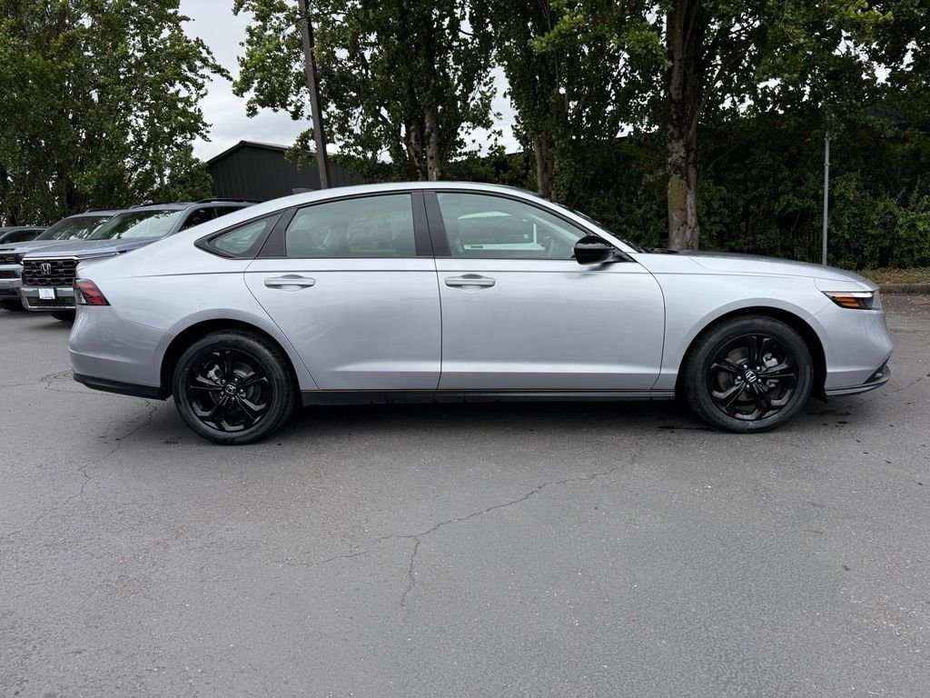 Used 2025 Solar Silver Metallic Honda SE image 11