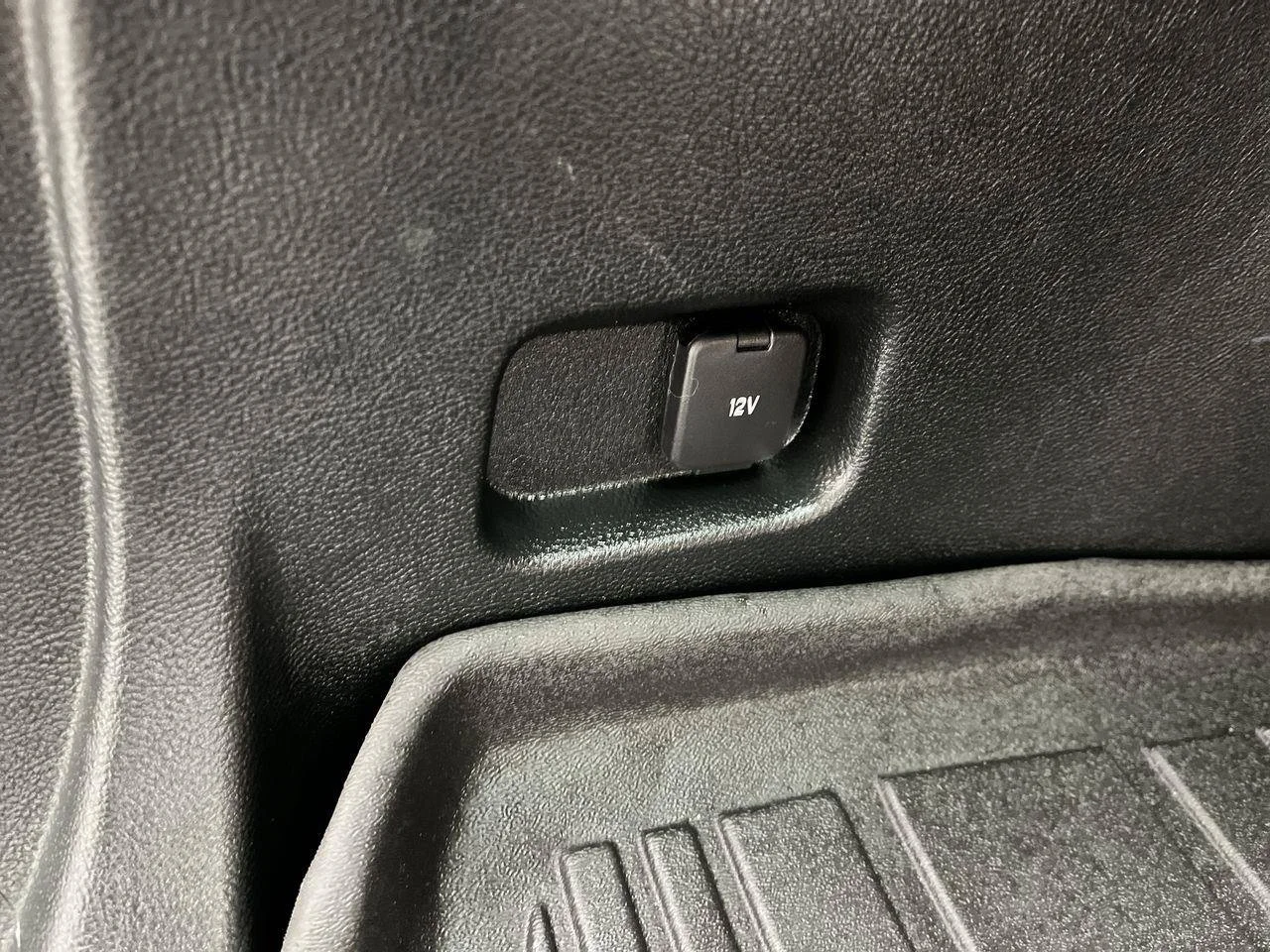 Used 2023 Blue Ford SE image 25