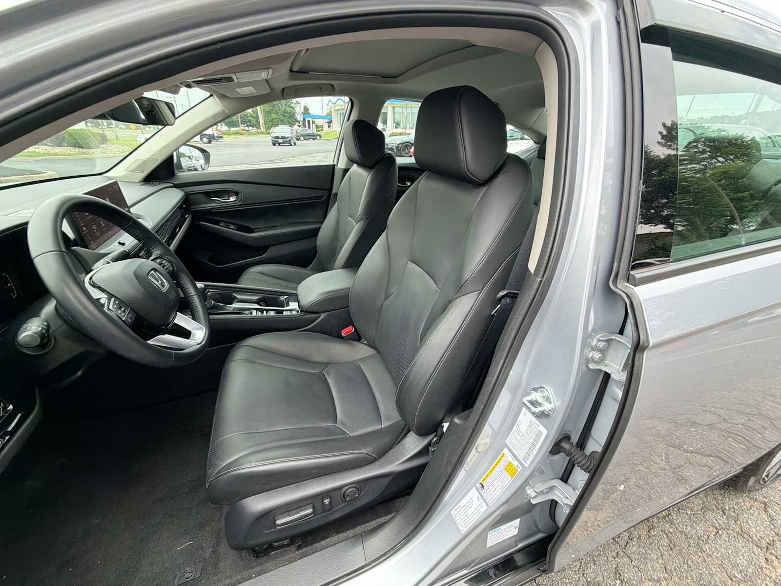 Used 2023 Lunar Silver Metallic Honda Touring image 21