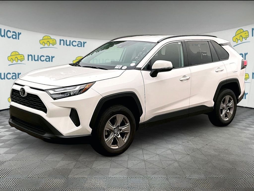 Used 2025 White Toyota XLE image 3