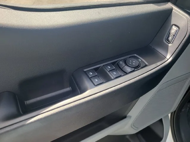 New 2027 Oxford White Ford XL 4WD CREW CAB image 17