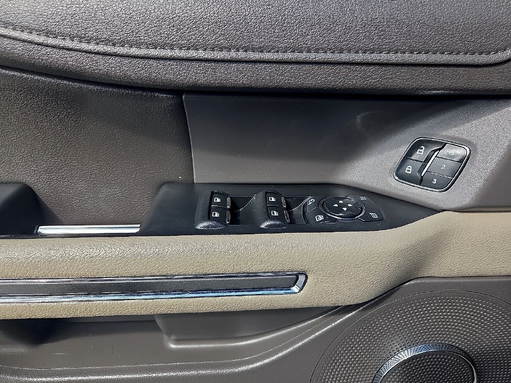 Used 2021 White Ford XLT image 16