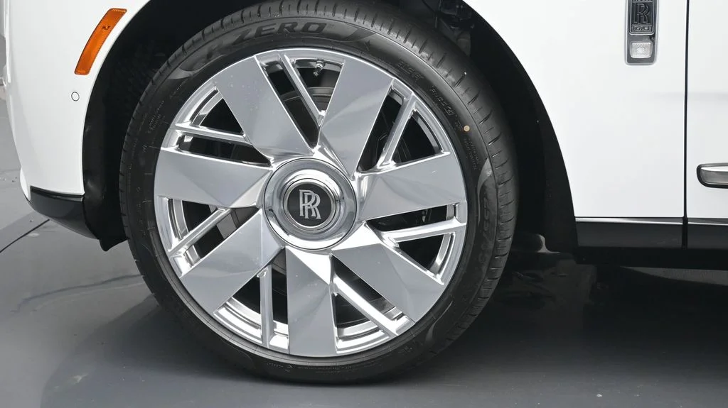New 2027 White Rolls-Royce  image 12