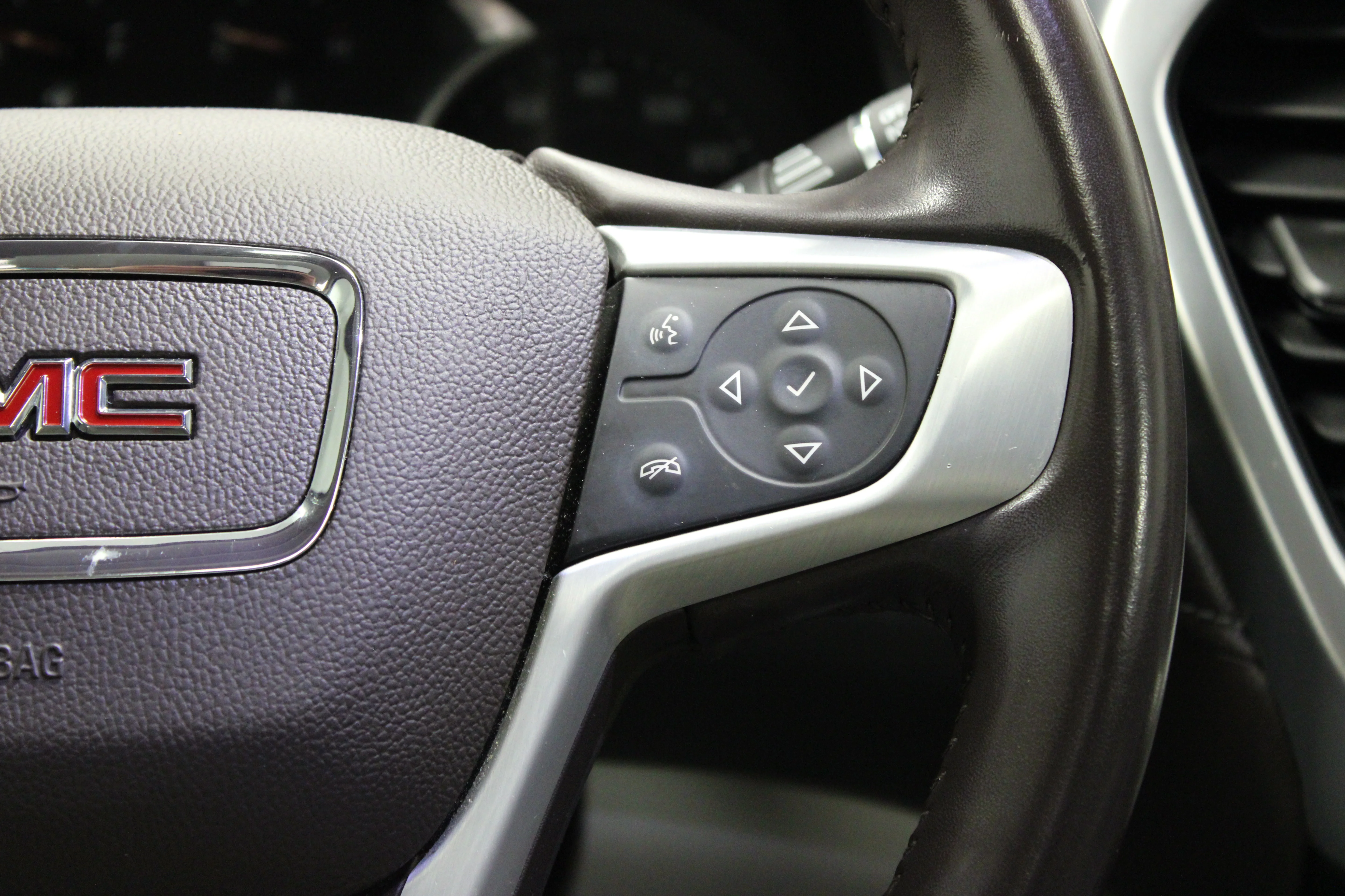 Used 2018 Black Cherry Metallic GMC SLT-1 image 25