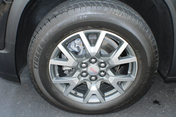 Certified Used 2022 Ebony Twilight Metallic GMC SLE image 5