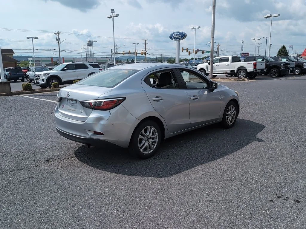 Used 2017 Silver Toyota Base image 5