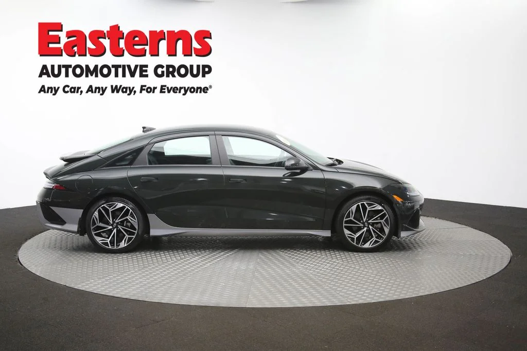 Used 2023 Green Hyundai SEL image 45