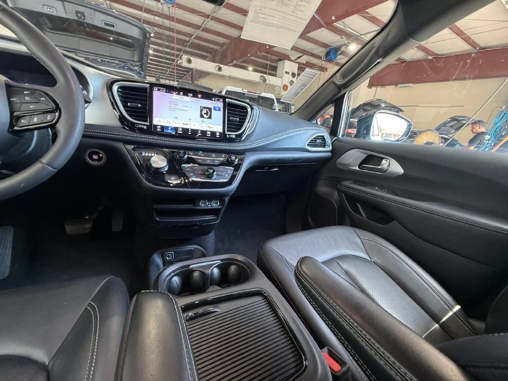 Used 2024 White Chrysler Select S Appearance image 15