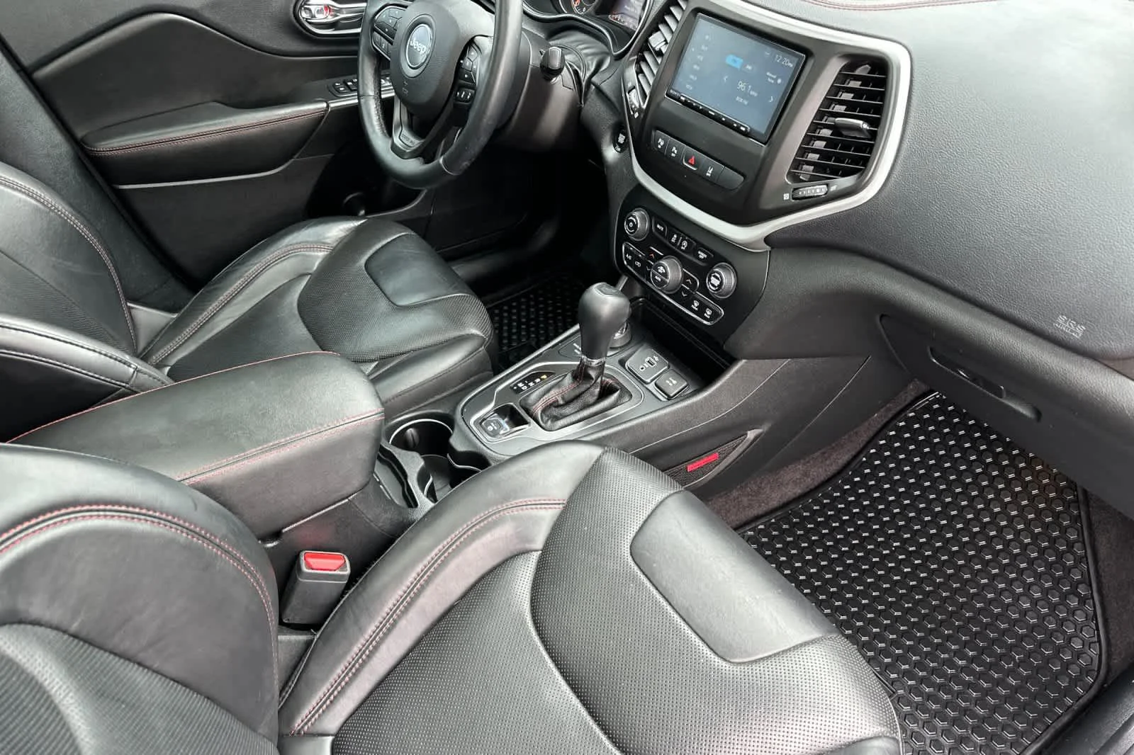 Certified Used 2019 Billet Silver Clearcoat Metallic Jeep Trailhawk Elite image 16