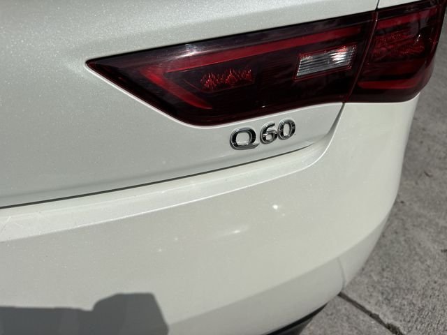 Used 2018 White INFINITI 3.0t LUXE image 24