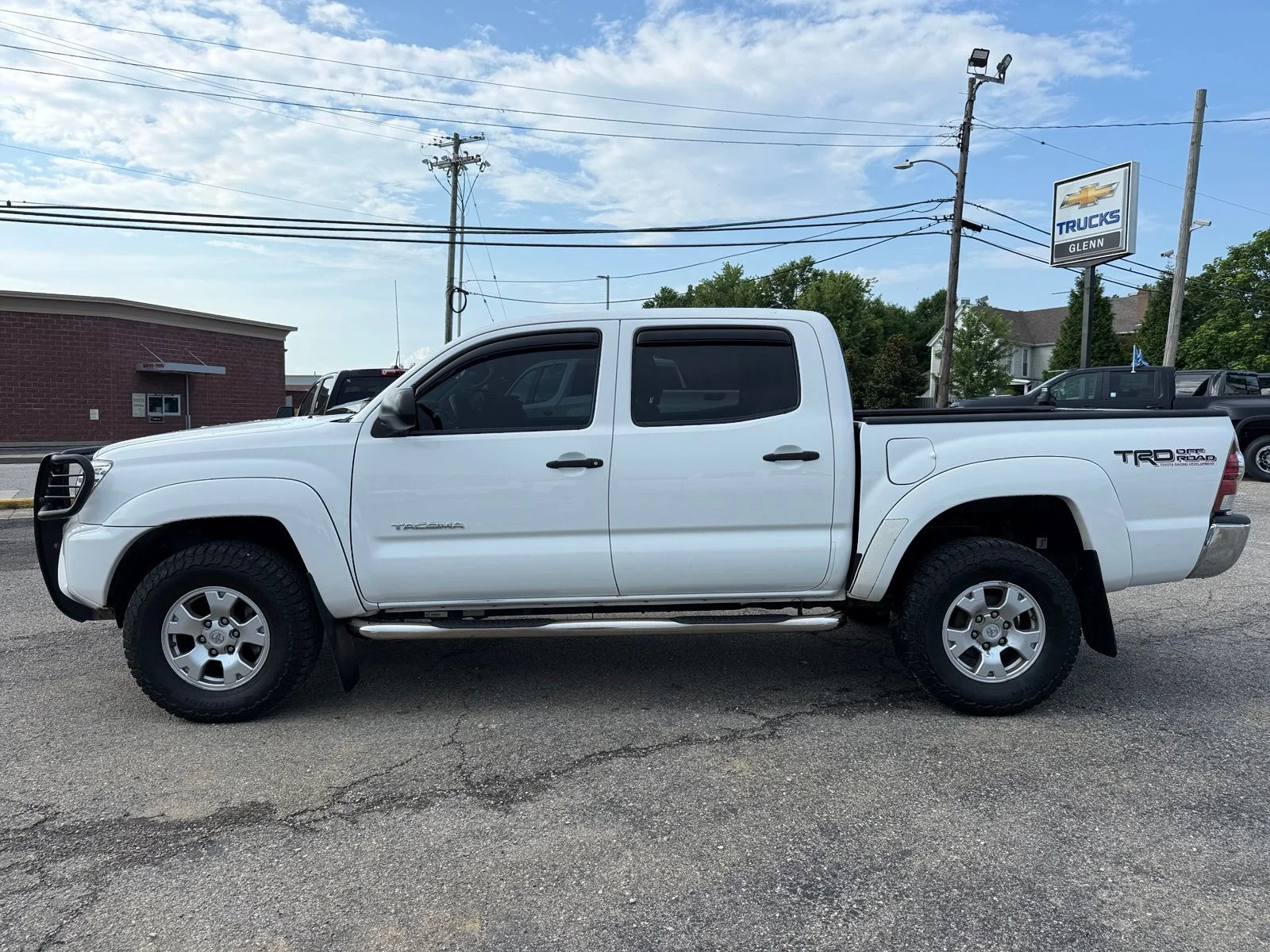 Used 2012 White Toyota Base image 4