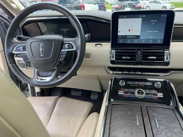 Used 2020 White Lincoln Reserve image 21