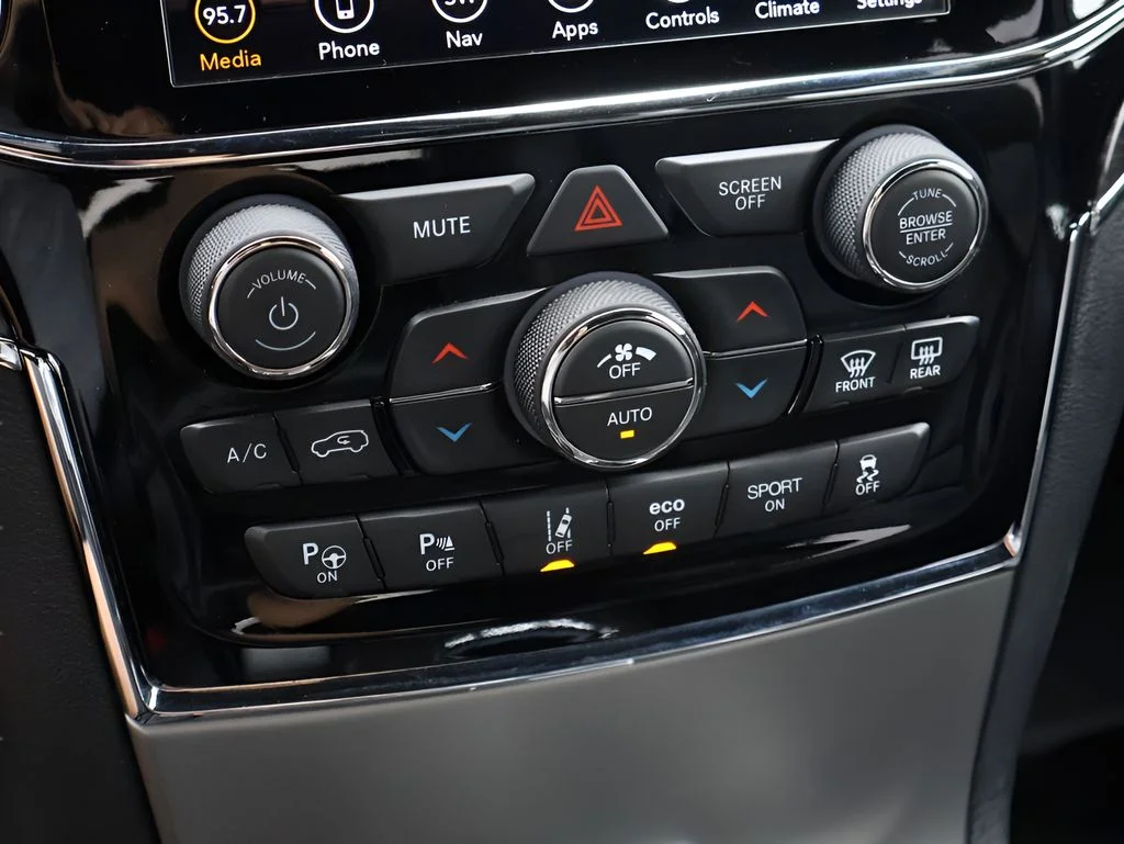 Used 2020 Blue Jeep Overland image 23