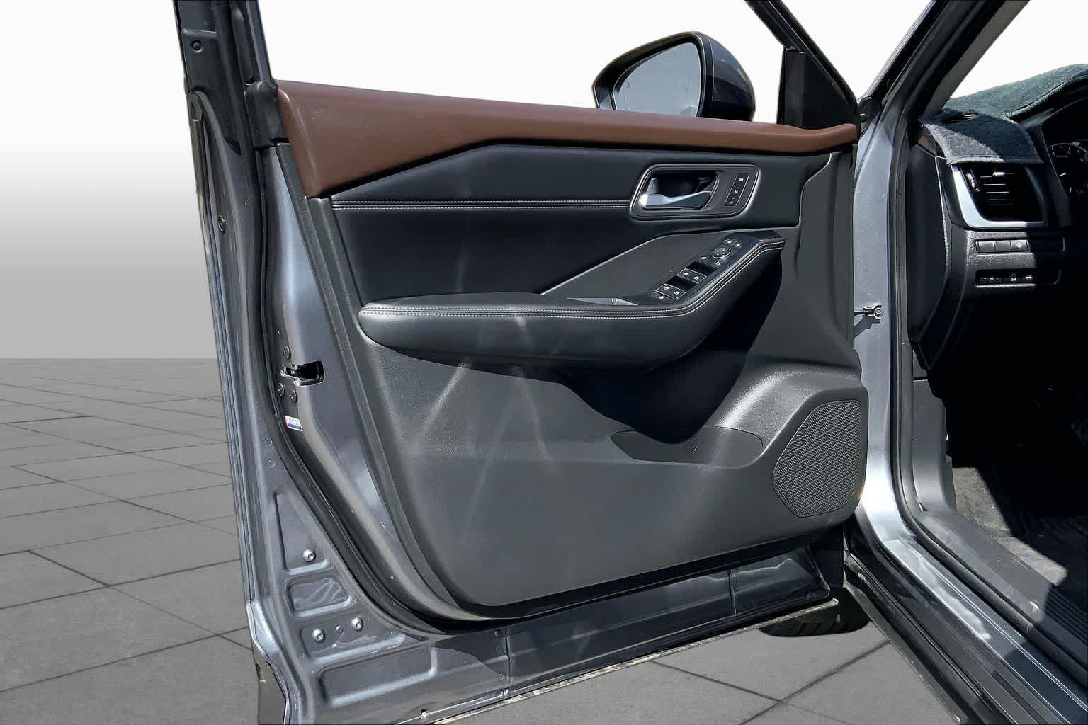 Used 2023 Gun Metallic Nissan SL image 19