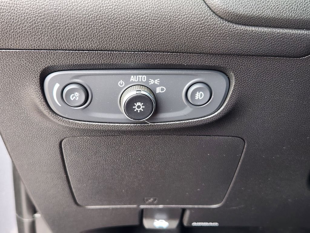Used 2022 Gray Buick Preferred image 18
