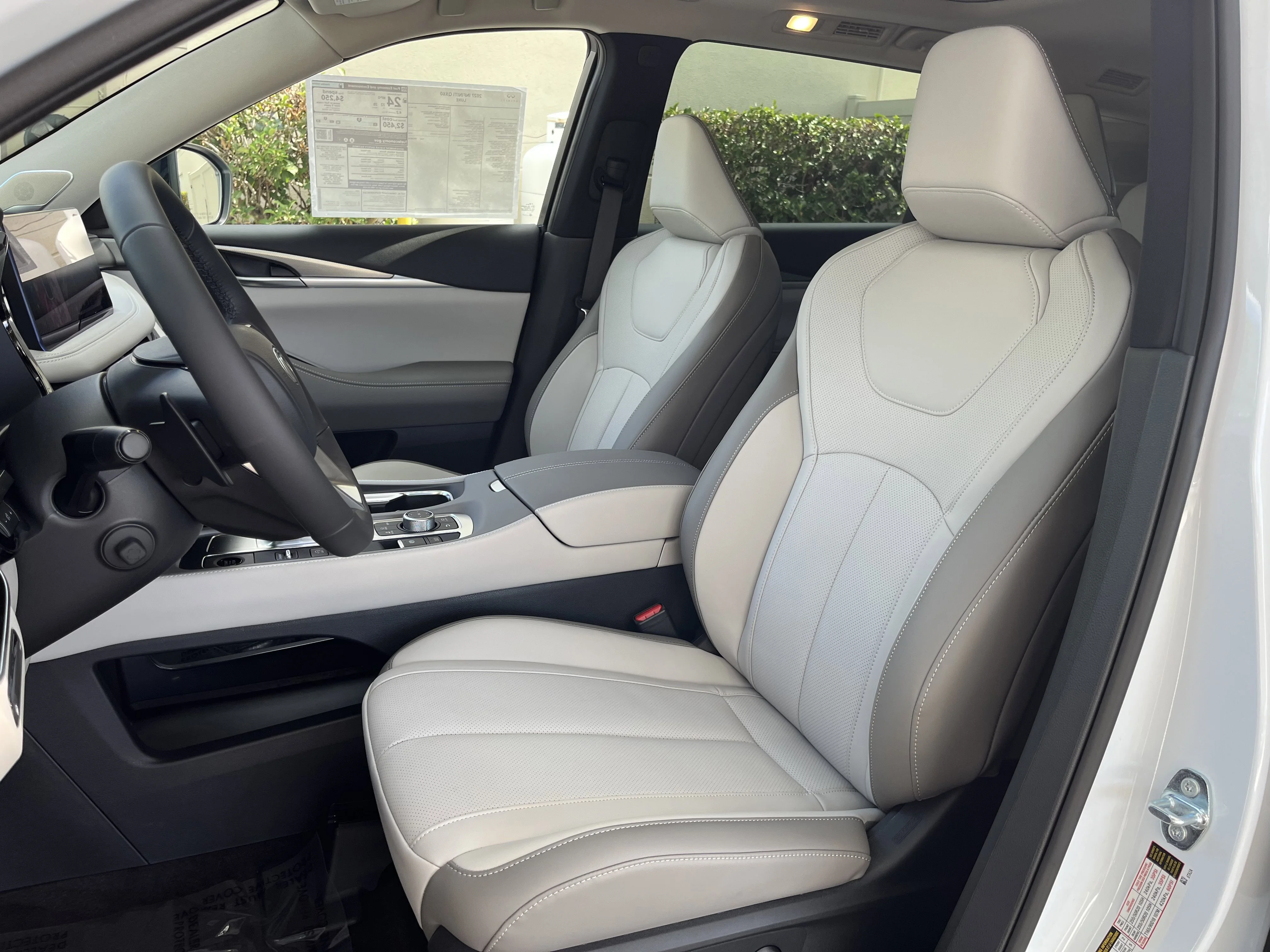 New 2027 Radiant White INFINITI LUXE image 13