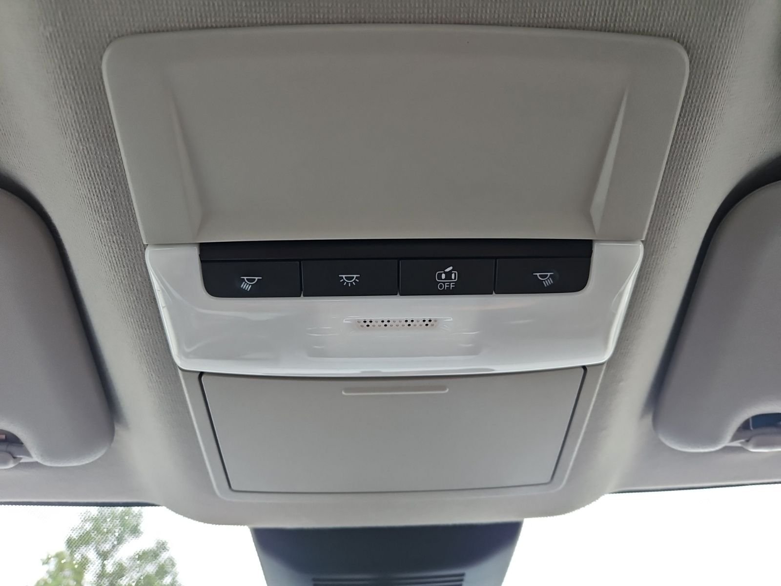 Used 2022 Silver Nissan S image 23