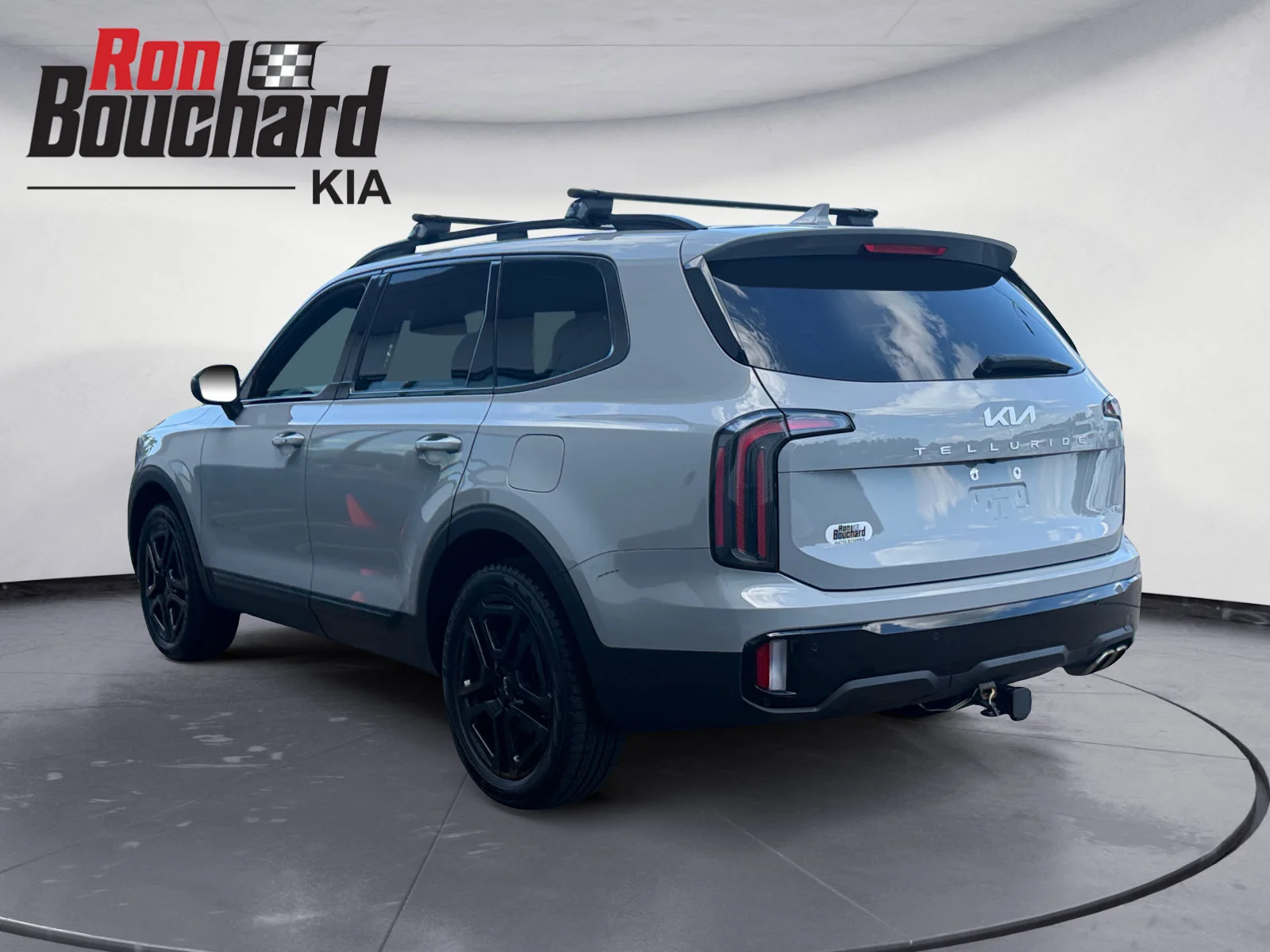 Used 2024 Wolf Gray Kia EX X-Line image 4