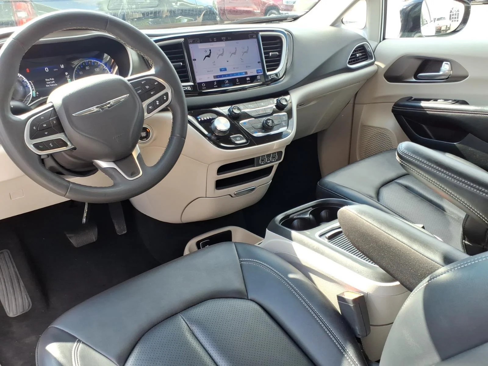 Used 2024 Bright White Clearcoat Chrysler Touring L image 19