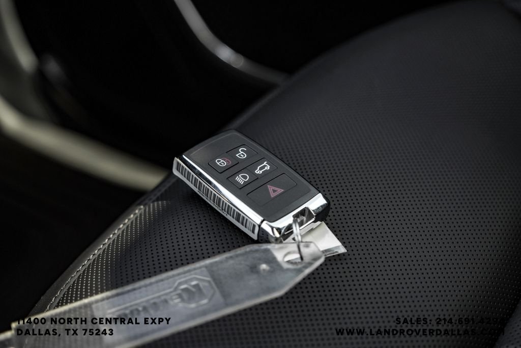 New 2026 Fuji White Land Rover SE image 37