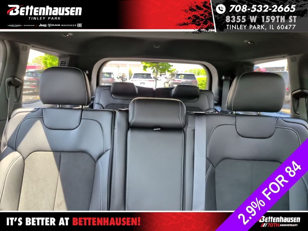 New 2026 Bright White Clear-Coat Exterior Paint Jeep Laredo image 27
