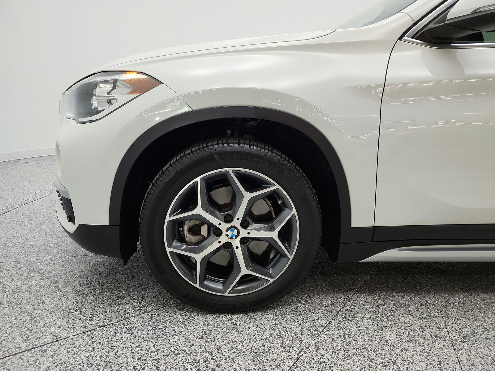 Used 2019 Alpine White BMW sDrive28i Sports Activity Vehicle image 21