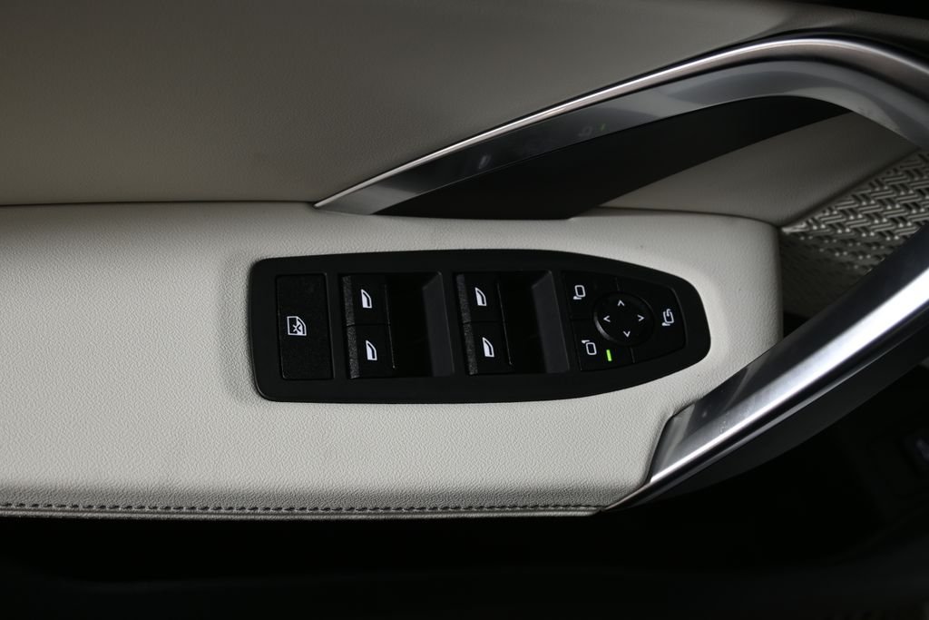 New 2026 White Metallic BMW xDrive28i image 30