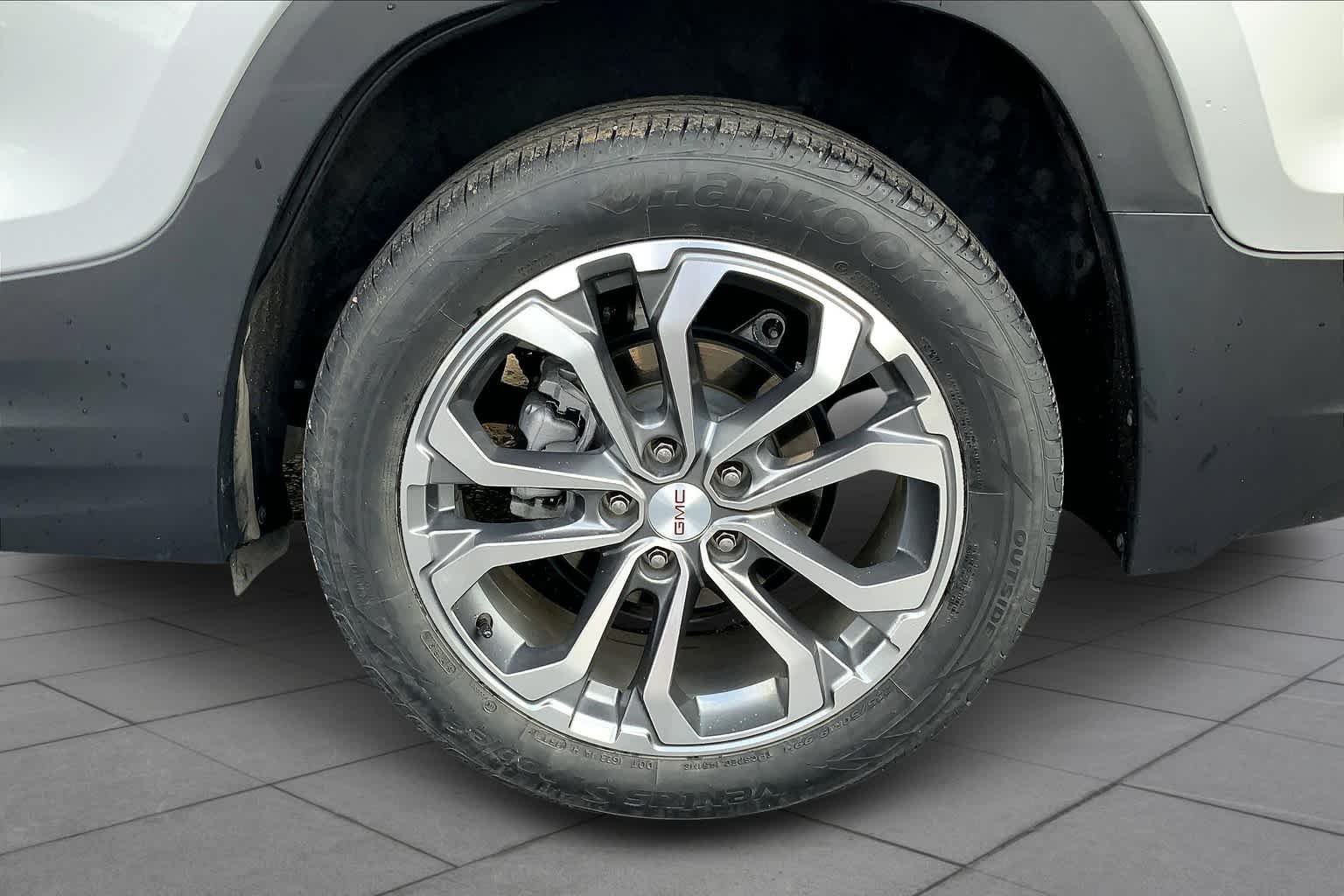Used 2018 Quicksilver Metallic GMC SLT image 10