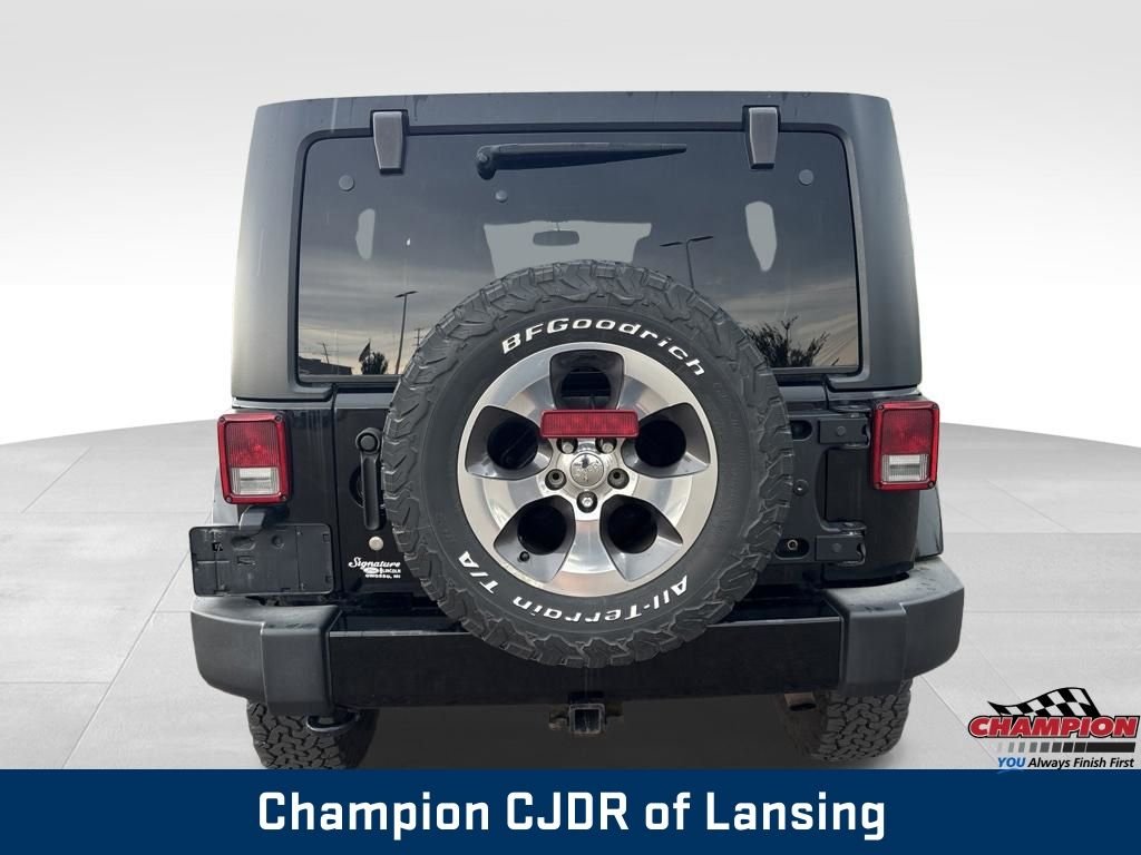 Used 2016 Black Jeep Unlimited Sahara image 6