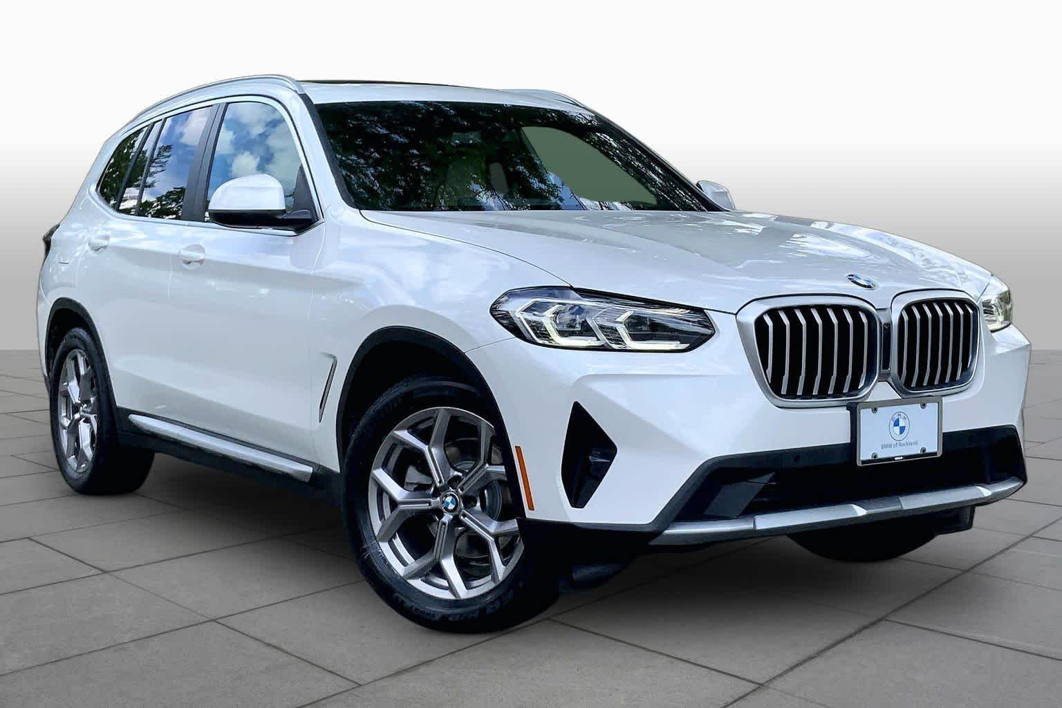 Used 2022 Mineral White Metallic BMW xDrive30i image 2
