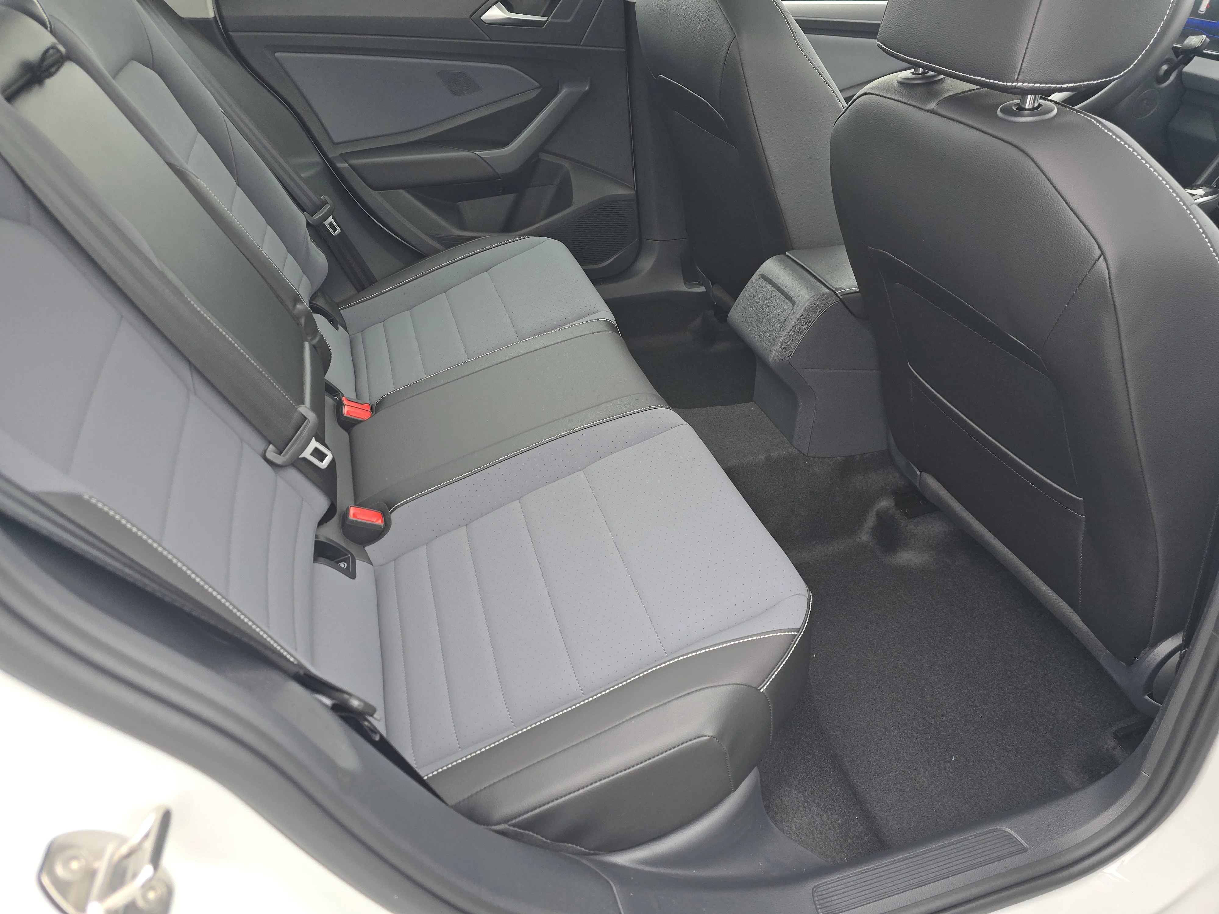New 2026 Opal White Pearl Volkswagen SE image 16