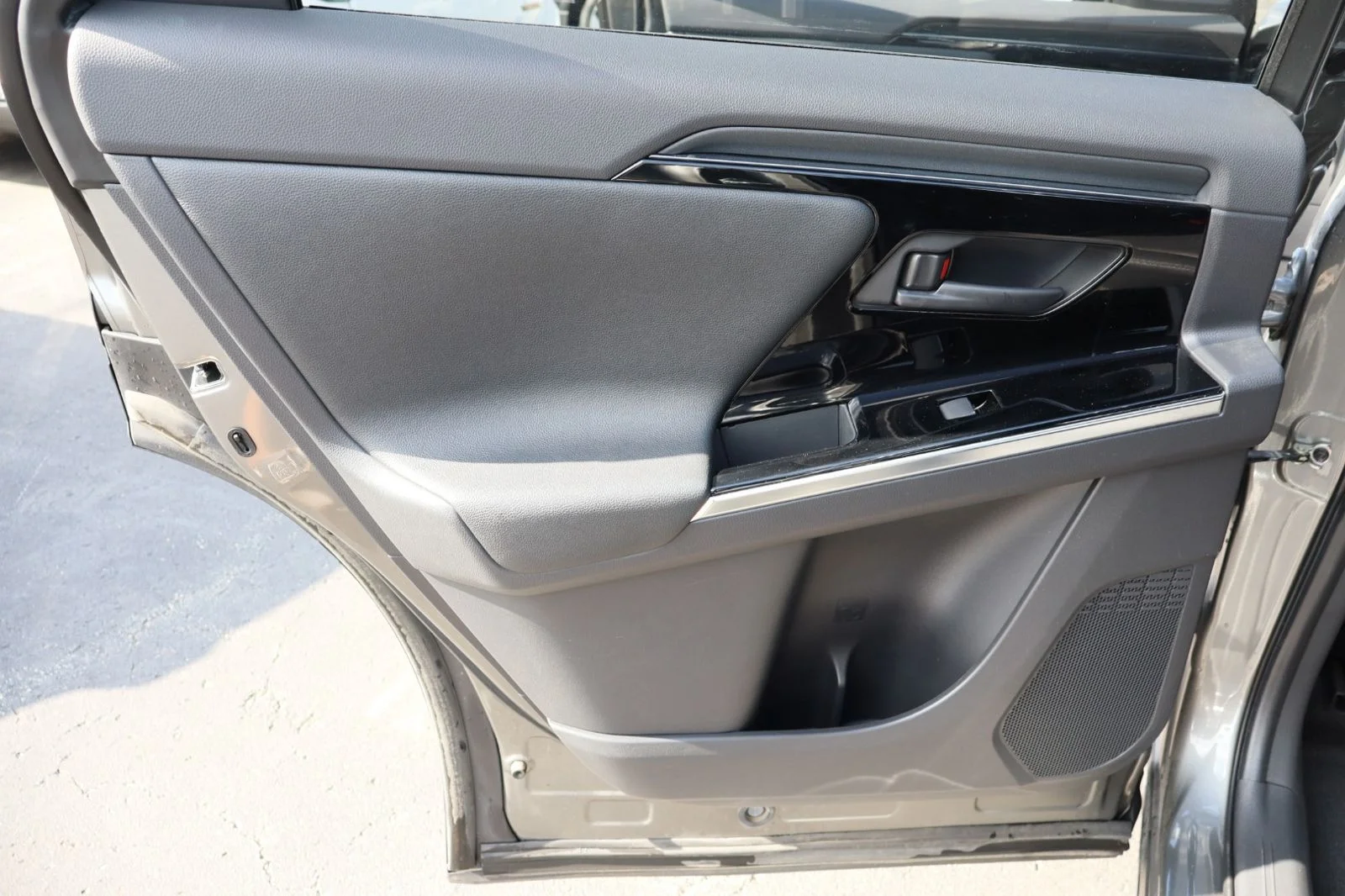Used 2023 Smoked Carbon Subaru Touring image 19