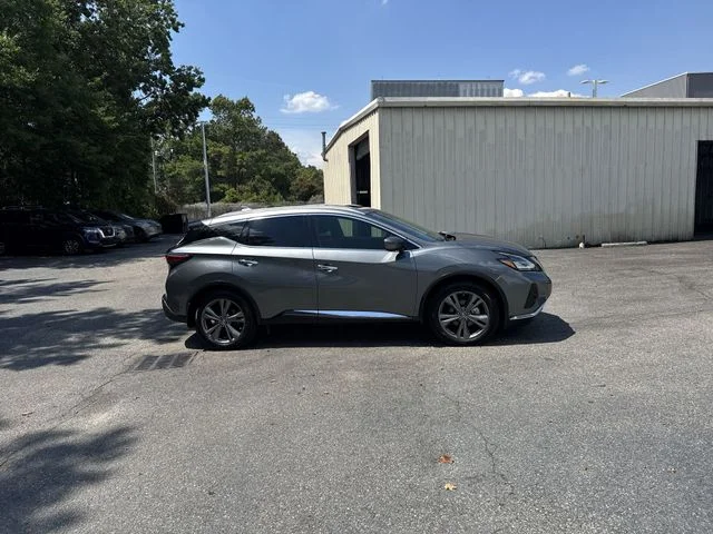 Used 2020 Gray Nissan Platinum image 4