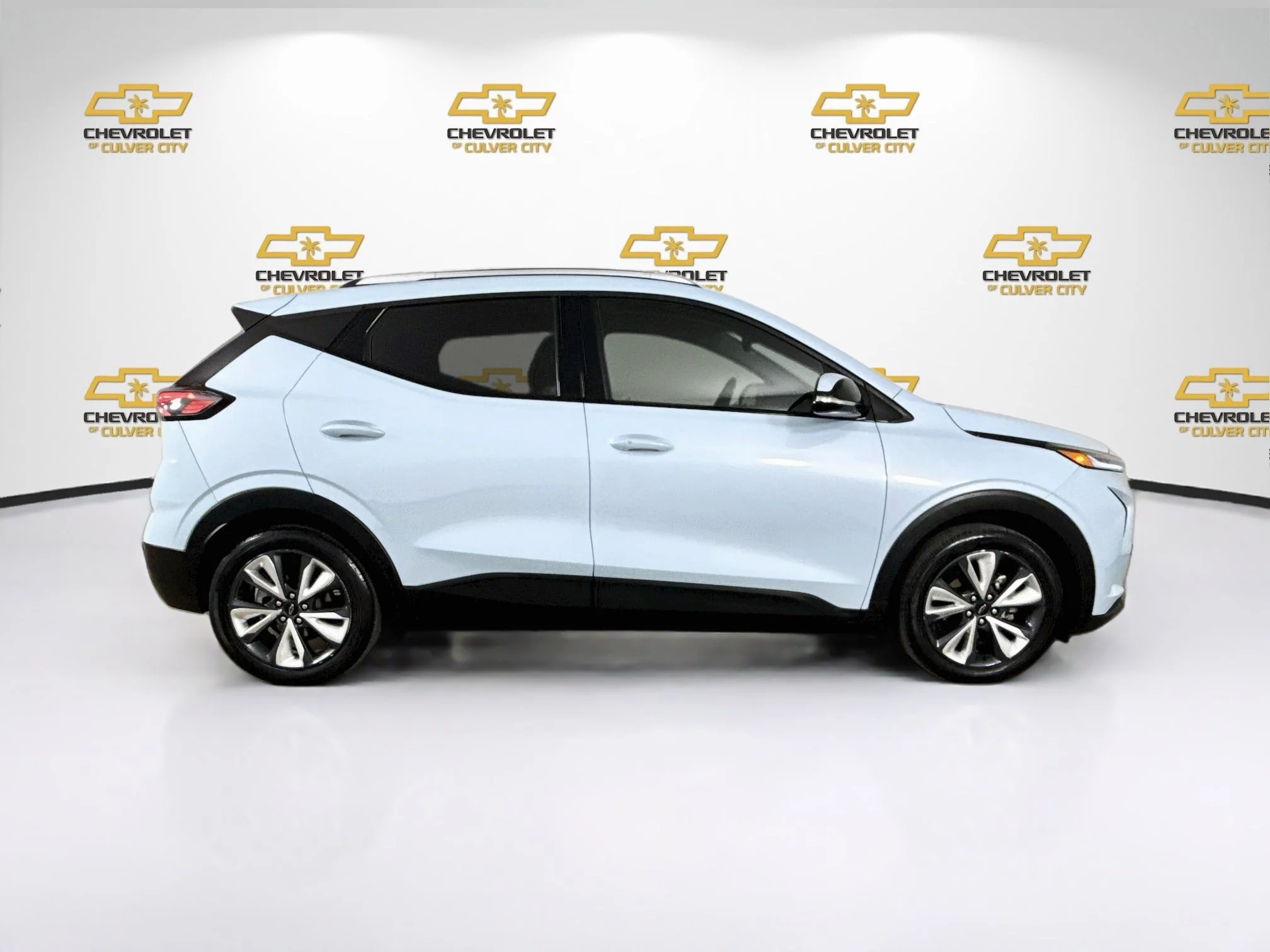 Used 2023 ICE BLUE METALLIC Chevrolet LT image 9